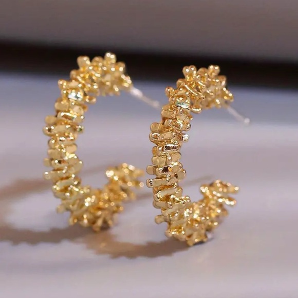 🆕14K Gold Plated hoop earrings - Picture 3 of 6